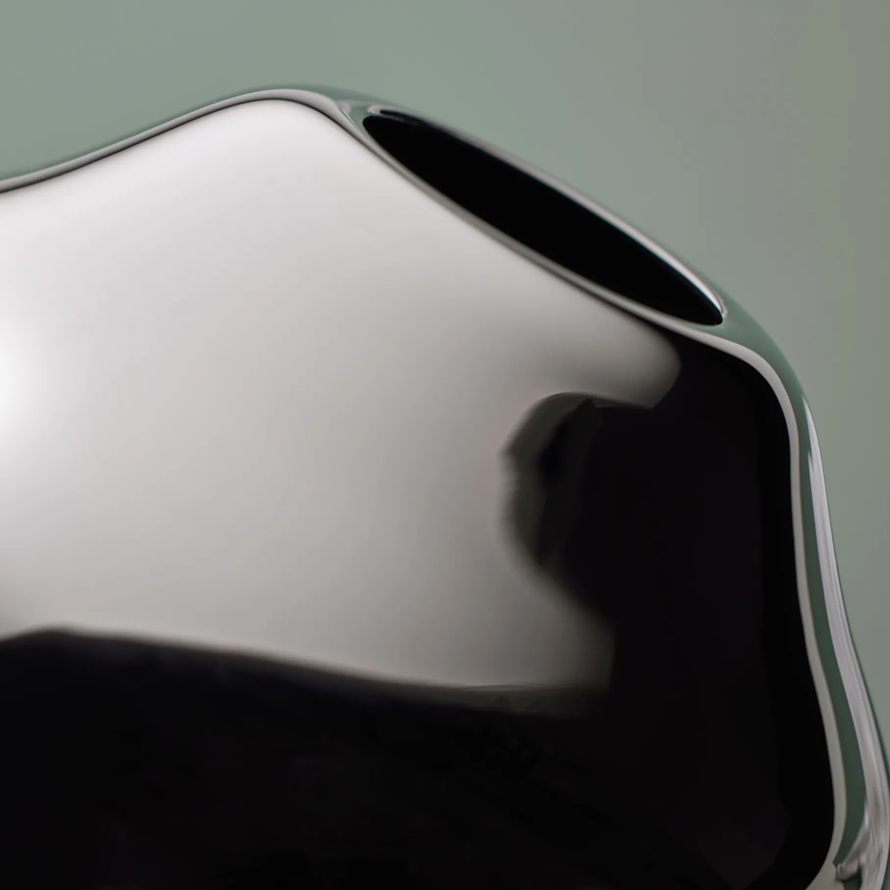 Dorotea Polished Steel Vase S